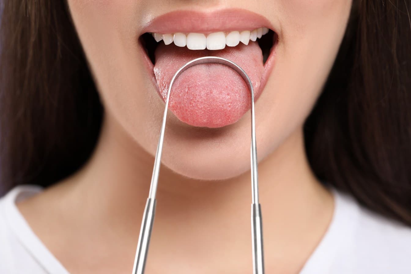 Limpieza de la lengua con raspador